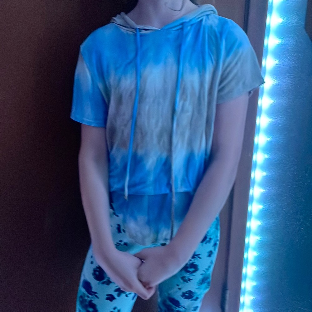 HOODED TEE